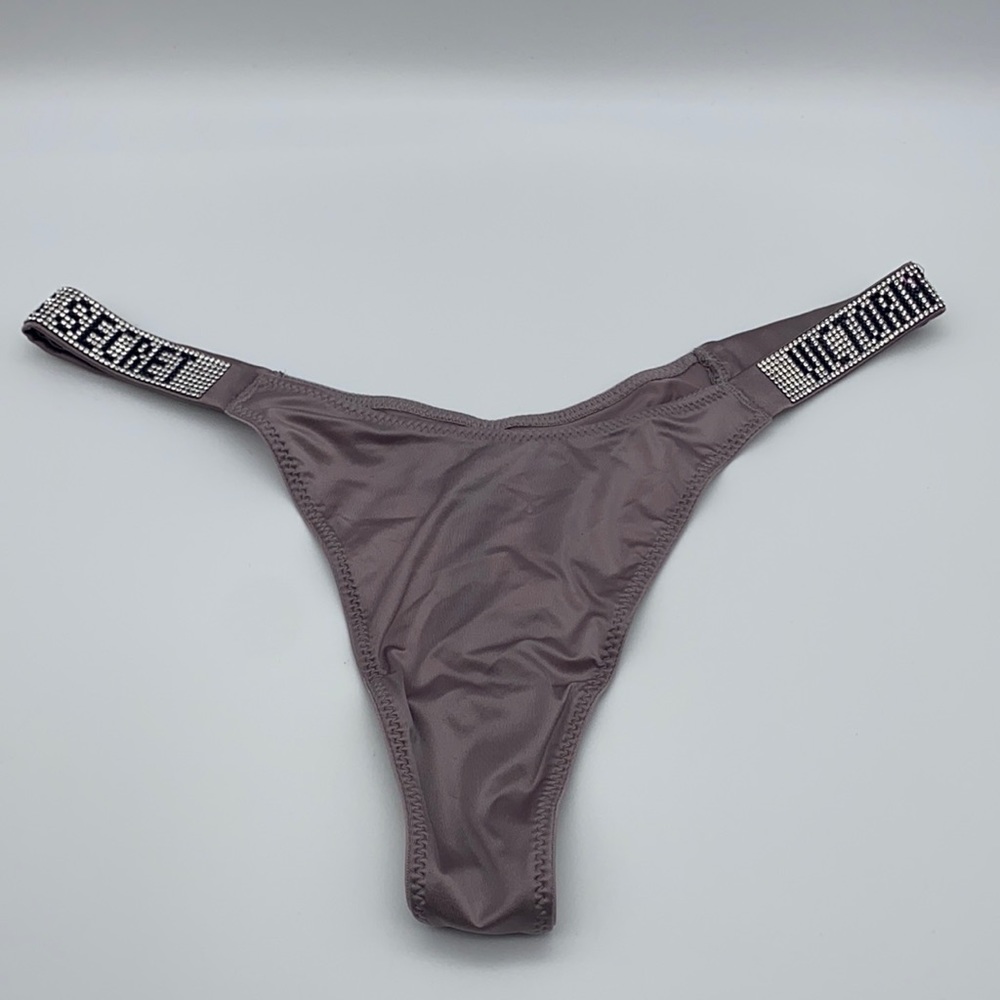 VS THONG STRING